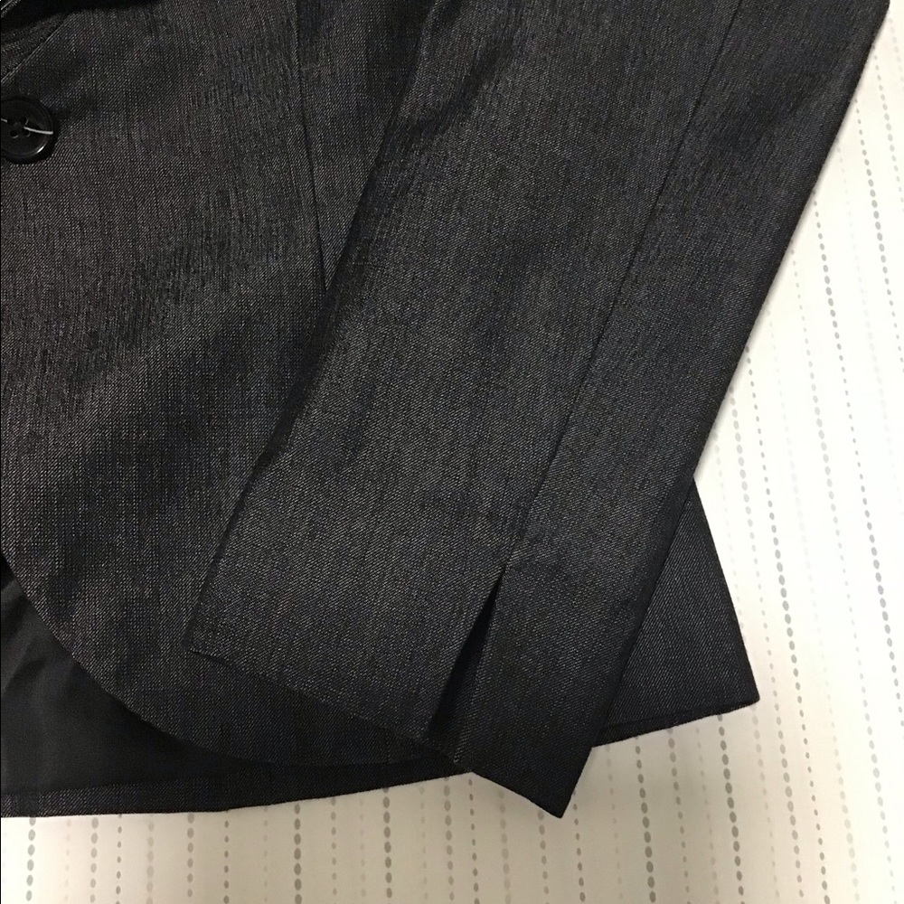 Blazer - Picture 2 of 7